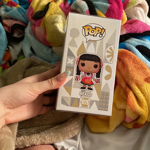 It’s a small world funko pop - Picture 2 of 5